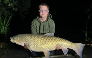 Levente Meiszter mit einem 19kg schweren Graskarpfen
